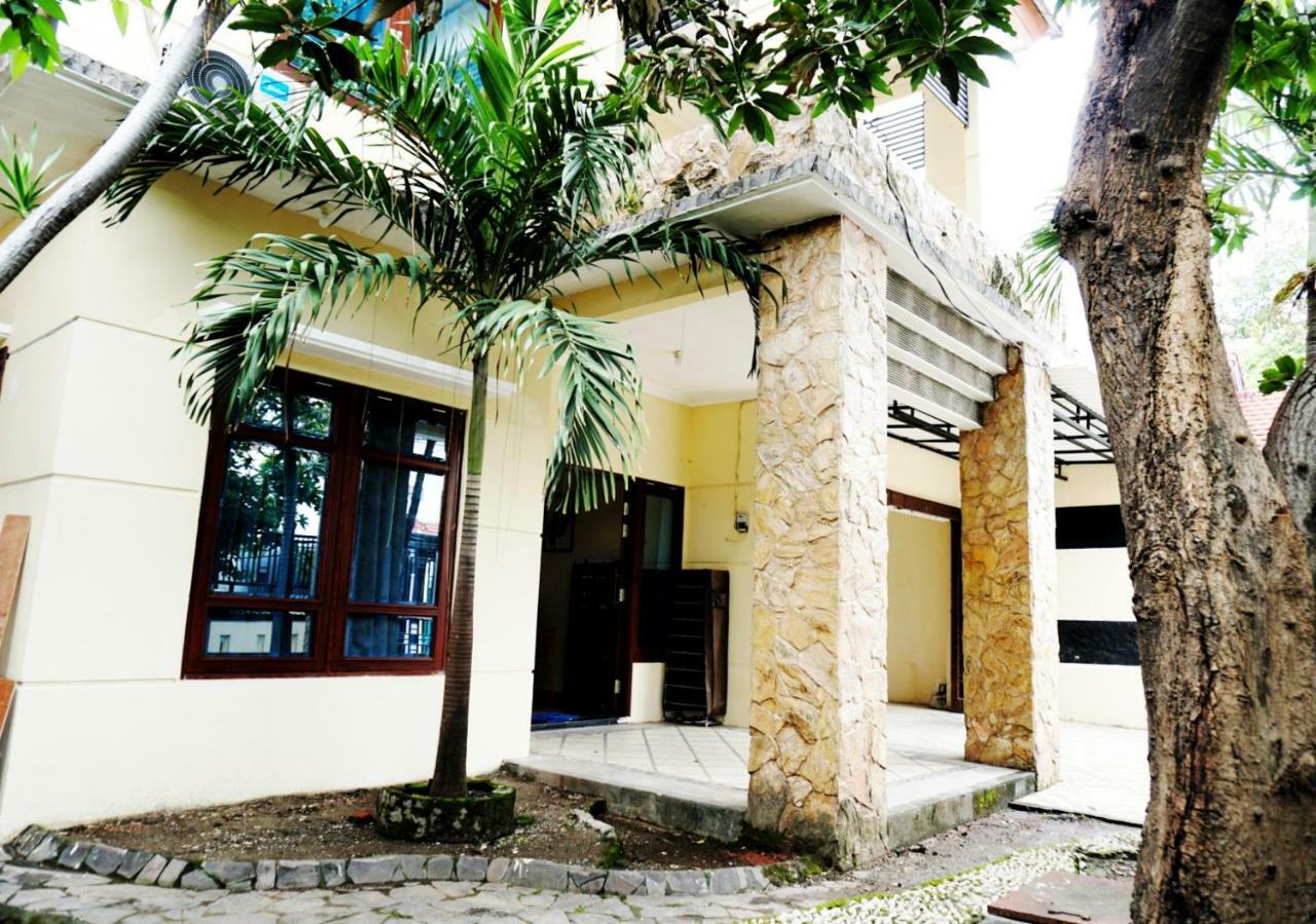 Green Surabaya Homey Buitenkant foto